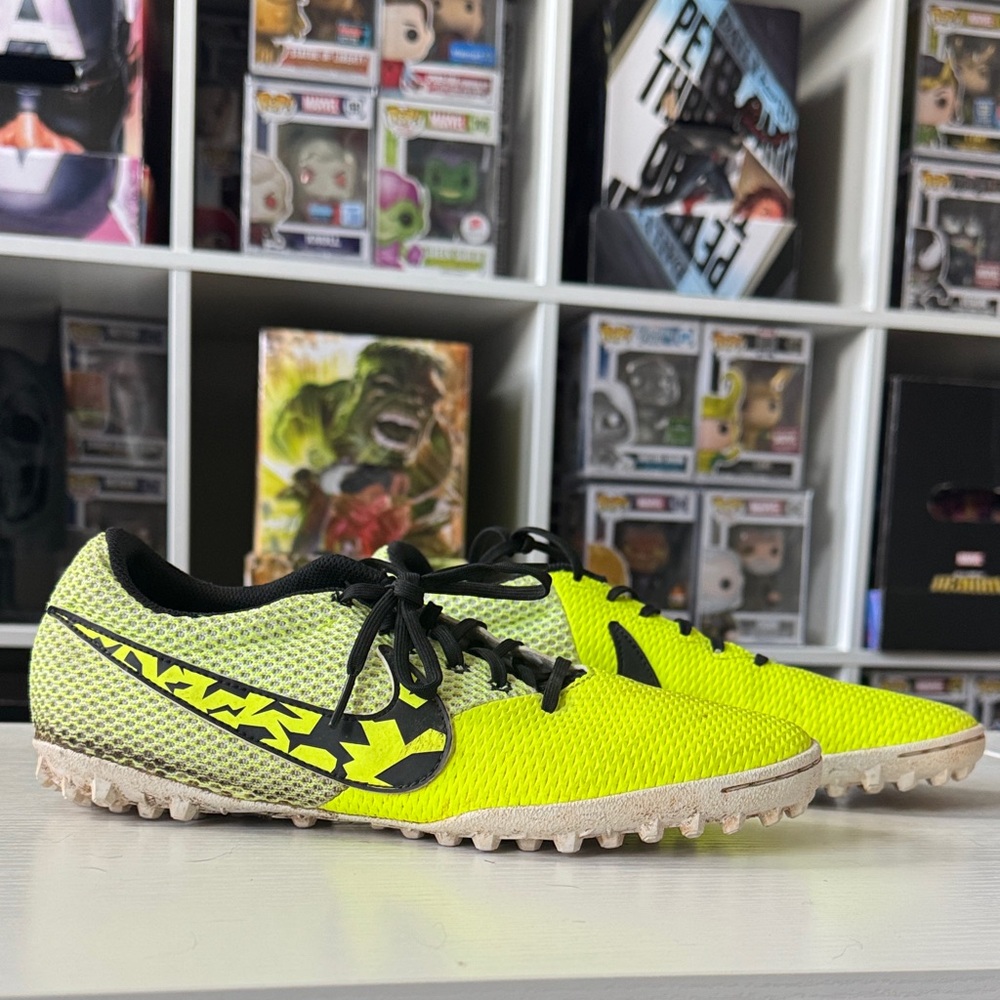 Nike Men's Neon Yellow and Black Athletic Turf Soccer Shoes